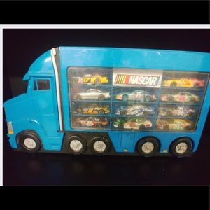 Vintage NASCAR/Hot Wheels case.